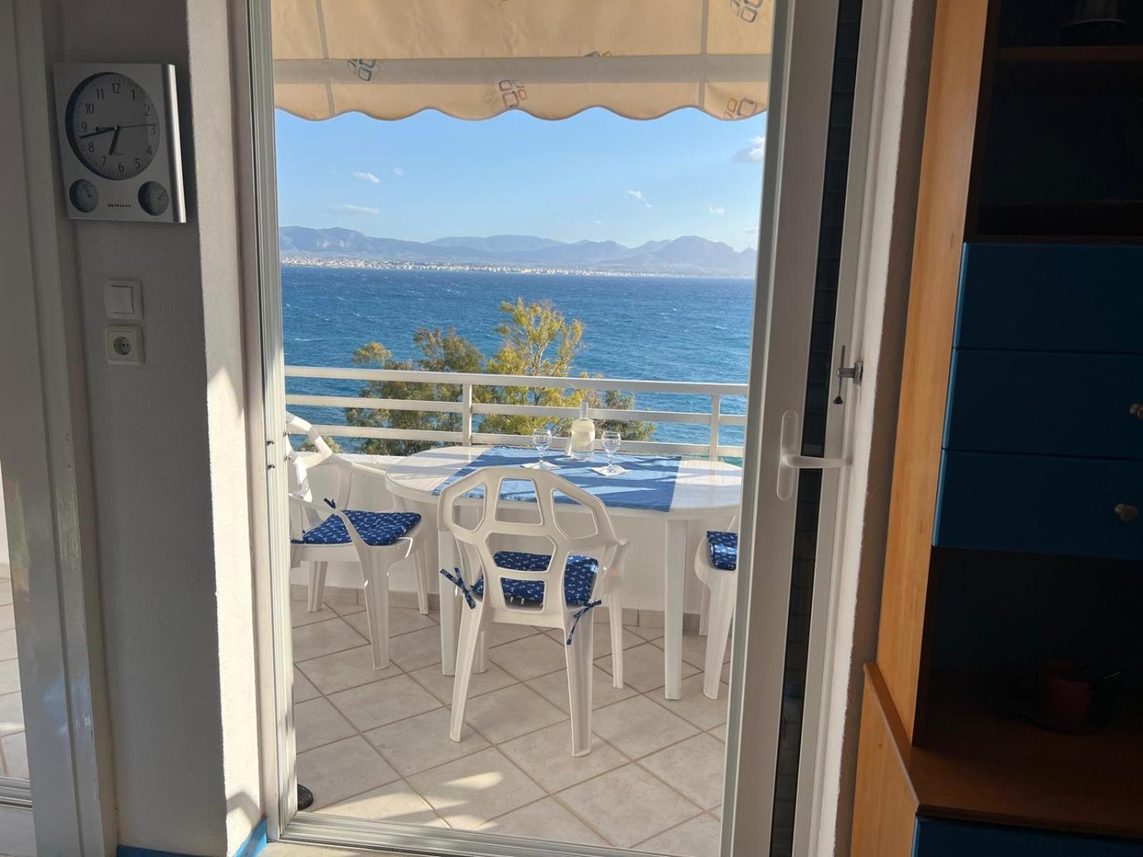Atlas Apartment With Private Beach And Seaview Blue Loutraki  Bagian luar foto
